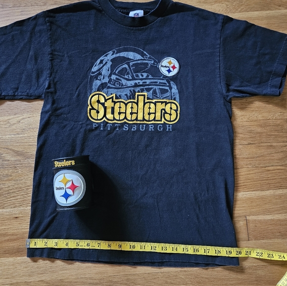 NFL Team Apparel Pittsburgh Steelers Short Sleeve T-Shirt & Steelers Bev Koozie - Picture 8 of 10